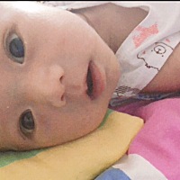 宝贝第15天啦，看着你在身边是一种幸福