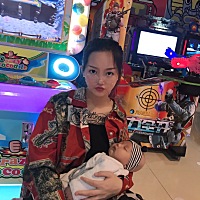 我的宝宝长大了 会看着妈妈笑了 虽然你偷走了我的睡眠 但是我依然很爱很爱你 我也是第一次做妈妈  ...