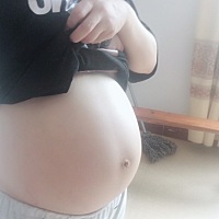 37周，整个孕期重了二三十斤，现在肚子下坠了好多是不是快生啦？好期待是乔治还是佩奇都喜欢😘