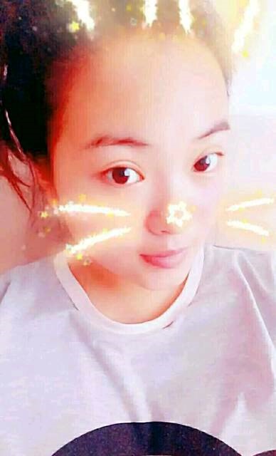 别提多假了，说还龙凤胎，不管男孩女孩能先怀一个我都知足了。旁边一个排队的说：你别不信，他说你是你可能就是，你看我抱得我这个孙女，刚一岁，我家还有一个一样大的呢，当时也是她看的，那时候我儿媳妇没怀孕，他说俩还真是俩。我还是笑笑觉得我不可能有那命的，后来老太太给我两包仙药，让回家跟我老公喝了，我们也喝了。
一个月以后我真的怀孕了，就是发现的早没办法做B超，肚子还老有点疼，我婆婆又去找看香老太太去了，我没去，我婆婆到了拨通我的电话，用免提老太太帮我看了看说：妮妮没事的，坐胎稳当，胎位靠下，没啥事，你照顾好都行了，我看香上面站的还是俩。我还是不信，中间也做个了胎梦，周公解梦也说双胎或者多胞胎的意思，后来四十天去医院检查真的是双胞胎啊，发育很好，医生说我确实胎位靠下，得照顾好，从哪以后老太太的话我信了[哈哈]
现在五个多月，我婆婆要去澳门旅游，专门又去老家找老太太看了看，看完后又给我婆婆说你儿媳妇怀的这俩孩子真好，你看长的好看还聪明，发育的还好，说我婆媳俩有福气。不过这些是我婆婆给我打电话说的，我也没听见，不过老太太说我家俩宝宝好看，发育的好，聪明，我信[嘻嘻][嘻嘻][嘻嘻]这也是我一直盼望的，谁都希望自己宝宝好，马上可以四维了，希望宝宝们能让我看看正脸，每次检查医生都说我俩宝发育的好呢[哈哈][哈哈]