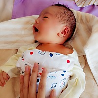 经历了孕吐-乏力-贫血-胎盘低置-失眠-耻骨裂-剖腹产-胀气-乳头流血裂缝……之后还不知道发生什么😂当...