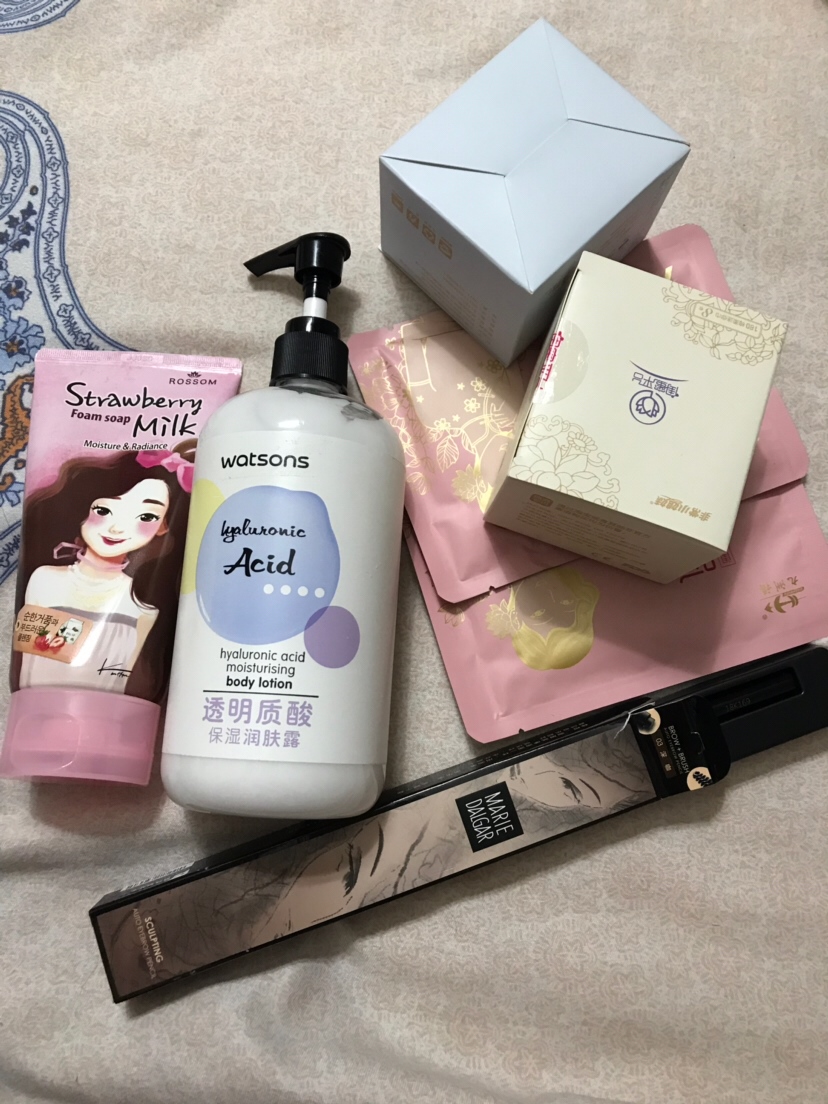 我的宝藏 我的最爱 再见了 我最爱的口红💄我最爱的眼影 我最爱的眉笔 划分完毕