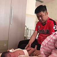 六一凌晨一点四十，顺产七斤男宝一枚。孕期虽然有孕反。但是所有检查都一次过。从来没有担心操心过...