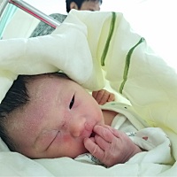 预产期6.15提前发作，38周差一天，十点剖腹产十一点出，女宝六斤整，以后要换宝妈圈了🎂
