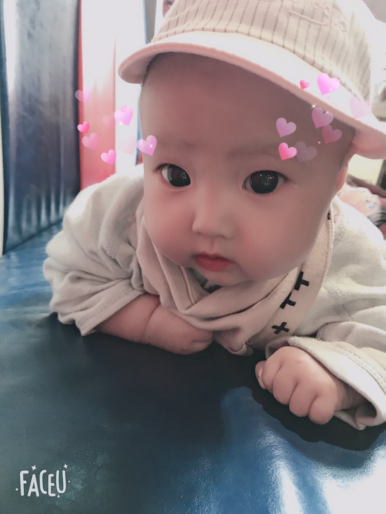 我公主110天啦，61快乐！爸爸妈妈永远爱你😘