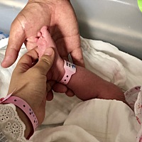 整个孕期都说被说怀男孩，结果是女孩嘻嘻😜，八斤四两，实在无法顺产，做了手术。过程很顺利，只是压...