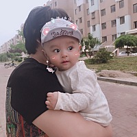 我家宝宝三个多月了，头睡偏了一边大一边小请问各位有经验的宝妈们有没有什么好用奏效的办法？