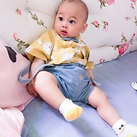 一转眼儿子已经5个月20天啦…愿天下所有的宝贝都健康快乐的成长…
