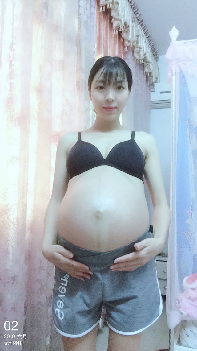 希望这对双胞胎足月出生，健健康康来到这个世界