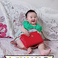 今天妈妈不小心让宝宝在沙发上掉了下去，下意识的把宝宝抱起来，检查了全身没有伤，头部也没有肿之类的...