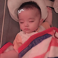 对不起妈妈今天没控制好情绪吼你了 你一哭妈妈就心烦意乱控制不了自己 可能是妈妈太笨了总是照顾不好你 ...