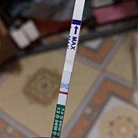 原来我一直在用排卵试纸测试怀孕，还没生就开始傻了，刚又测试了，这次还是有点浅