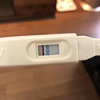 请问各位亲们离姨妈来还有一天 排卵试纸粉色还较深 可推测怀孕吗 验孕测巨浅亲妈灰