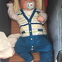 早产娃，出生五个月28天、纠正月龄2个月21天、不是很会抬头、抬头没力气、今天第一次翻身、喜欢翻身、翻...