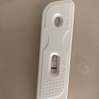 连续3天测开始都是白板，过一小时后变成双杠，不知道是怀了还是试纸不好使，我是同房10天测的，有没有相...