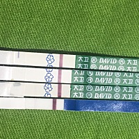 帮我看看，谢谢。图一 第一第二根测孕纸是早几天测的，第三第四是下午测的