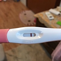 月经推迟一个星期还是大姨妈没有来，今天早上验了还是白板，看来是没有怀上了