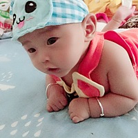 今天是个啥日子，宝贝才77天从婴儿车摔下来，都怪我，人都急哭了