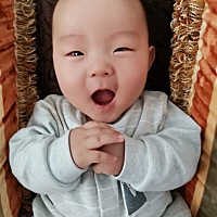 宝宝将近一个月都是六七天拉一次粑粑，医生说是消化不良给开了益生菌，但吃了不管用，圈里的宝妈有...