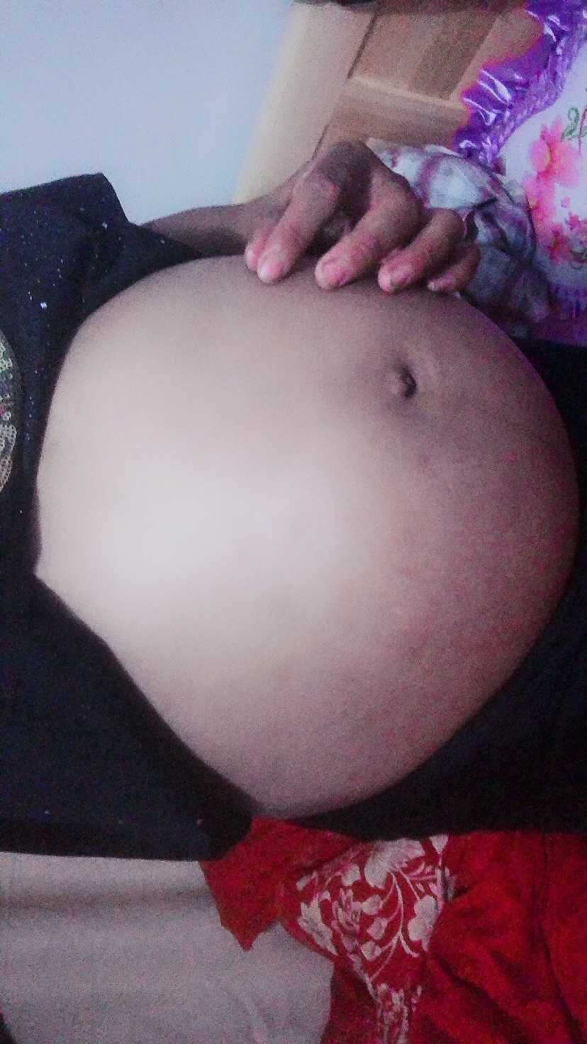 各位宝妈们有没有会看是女宝宝还是男宝宝，我肚子是不是特别大现在才27周 5天
，预产期八月29号