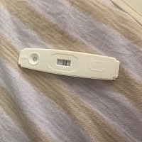 月经推迟的第一天腰疼 需要侧着睡的那种疼