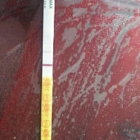 到现在姨妈还没来哦，但是测的金.秀.儿的早早孕试纸还是白板啊！