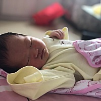 小佩奇糖糖真能睡。 刚开始怀孕的时候从2月吐到4月多，到6个月左右肚子才看起来大一些，后面几个月长得...