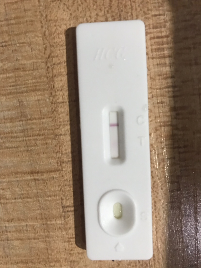 刚测的 明天来月经  这是有没有怀孕🤰  帮忙看一下
