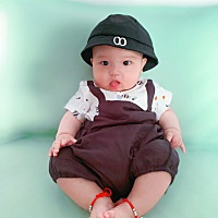 一个中午都不爱睡觉的小孩。😓