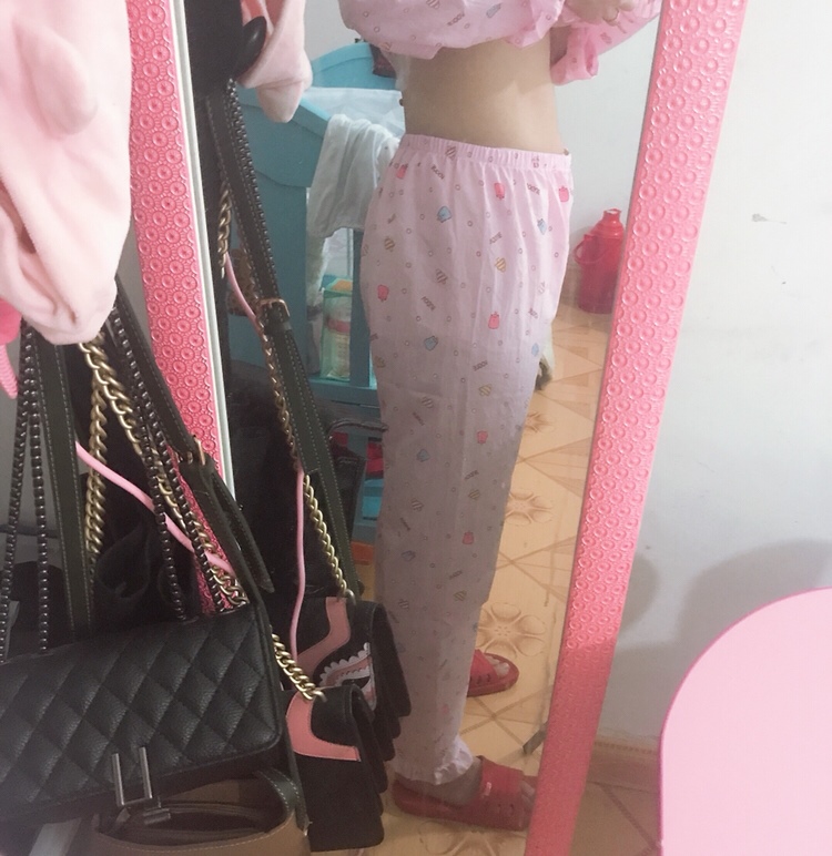 宝宝出生第八天 现在体重比生之前轻了18斤 宝宝出生时候6.4斤 希望出月子体重能回到一百斤左右😂