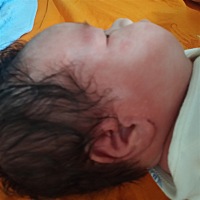 昨天晚上出去买点菜回来。留着宝宝和爸爸在家，一直吃母乳的，宝宝哭了宝爸就仔仔桌上看到一罐奶粉直接...