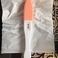 5月7号大姨妈，app显示5月23号排卵日，但是排卵日没测出强阳，之后越来越浅直到没有。5月30号没忍住验孕...