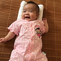还不到2个月的宝宝，看起来都不像两个月的，感觉像三四个月一样😂