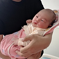 我家宝宝40周整出生！顺生，8斤8两！