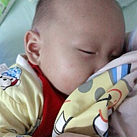 今天打了我儿子突然很有感触  平时我儿子都是八点睡觉 今天一直要玩不肯睡 刚开始哄睡不睡  然后哭  最...