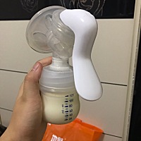 有没有宝妈把吸出来的奶自己喝掉的？现在宝宝住院不在身边，奶水又不是特别多，每次吸出来都倒掉感觉好...