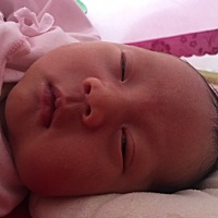 宝妈们好，想请问一下你们，宝宝生下来眉宇之间就有红色的东西，现在15天了，还有，以后会不会小时，鼻...