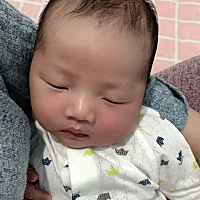 今天用奶瓶给宝宝喂水，喝完之后呛了，脸都憋紫了，哭都不是正常的声音，真是吓死了！怎么能避免宝宝呛...