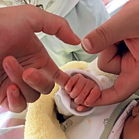 今天宝宝第一天，来报喜啦！乔治，6斤整，顺产无侧切，轻微撕裂。但是两天的催产针，以及开指痛好可怕，...