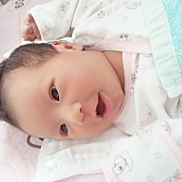 5.16号剖腹产下健康女宝一枚 在怀孕六个多月时照B超告诉我是个男宝👦当时还有些小失落 小心碎💔...