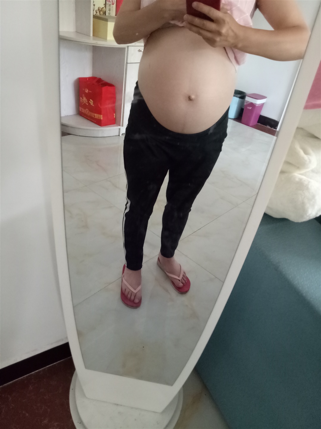 肚子皮撑得好动有点像辣椒水摸上去的感觉，宝马们我的35 2去检查胎儿大一个周有经验的宝妈们看看是配齐还是乔治