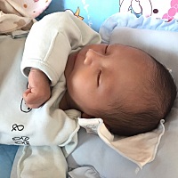 我们20天啦～睡的好香哦、哪里都好、就是奶不够吃、怀孕前就没想过这个问题😭真是拼了各种汤各种中药