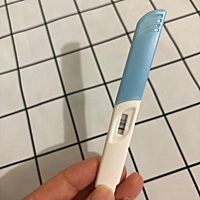 今早的晨尿测的，和昨晚测的差不多，感觉有点中了的意思，有点紧张