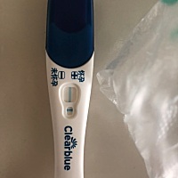 4.22来过大姨妈后就再也没来过 今天测出现这个情况 我也不知道是不是怀孕啊 想让大家帮帮忙