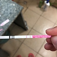 排卵试纸每日都是这样的状态，5.28开始测到现在一直没有强阳，平时排卵期都是在3.4号左右，末次月经5.18...