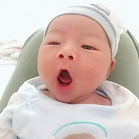 恩崽17天了，表情萌萌哒