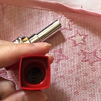 有没有宝妈会看迪奥红管真假，帮我鉴定一下，感谢🙏
