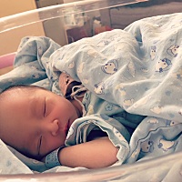 刨腹产小棉袄，除了饿了和便便了都超级乖，很给妈妈省心了！❤️