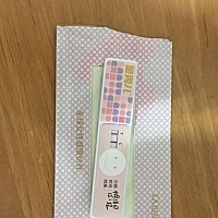 姨妈推迟十天了。 肚子有时候会抽疼。乳头一碰会有点疼。之前推迟两天的时候测了金秀儿的试纸是白板。 ...
