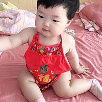 当初爱闹的小宝宝长发了，好久不来看了我家小娃娃也长成了小公主，感谢我的宝贝来到我身边